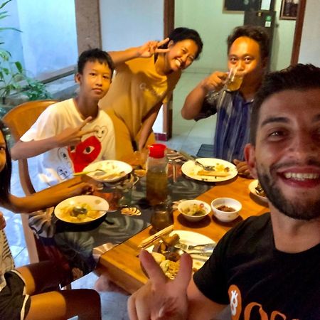 Serongga Guest House Lebih ภายนอก รูปภาพ