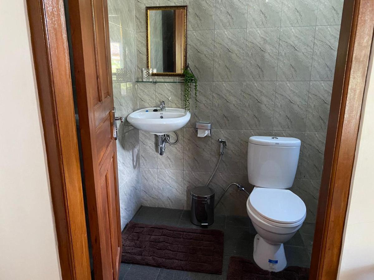 Serongga Guest House Lebih ภายนอก รูปภาพ