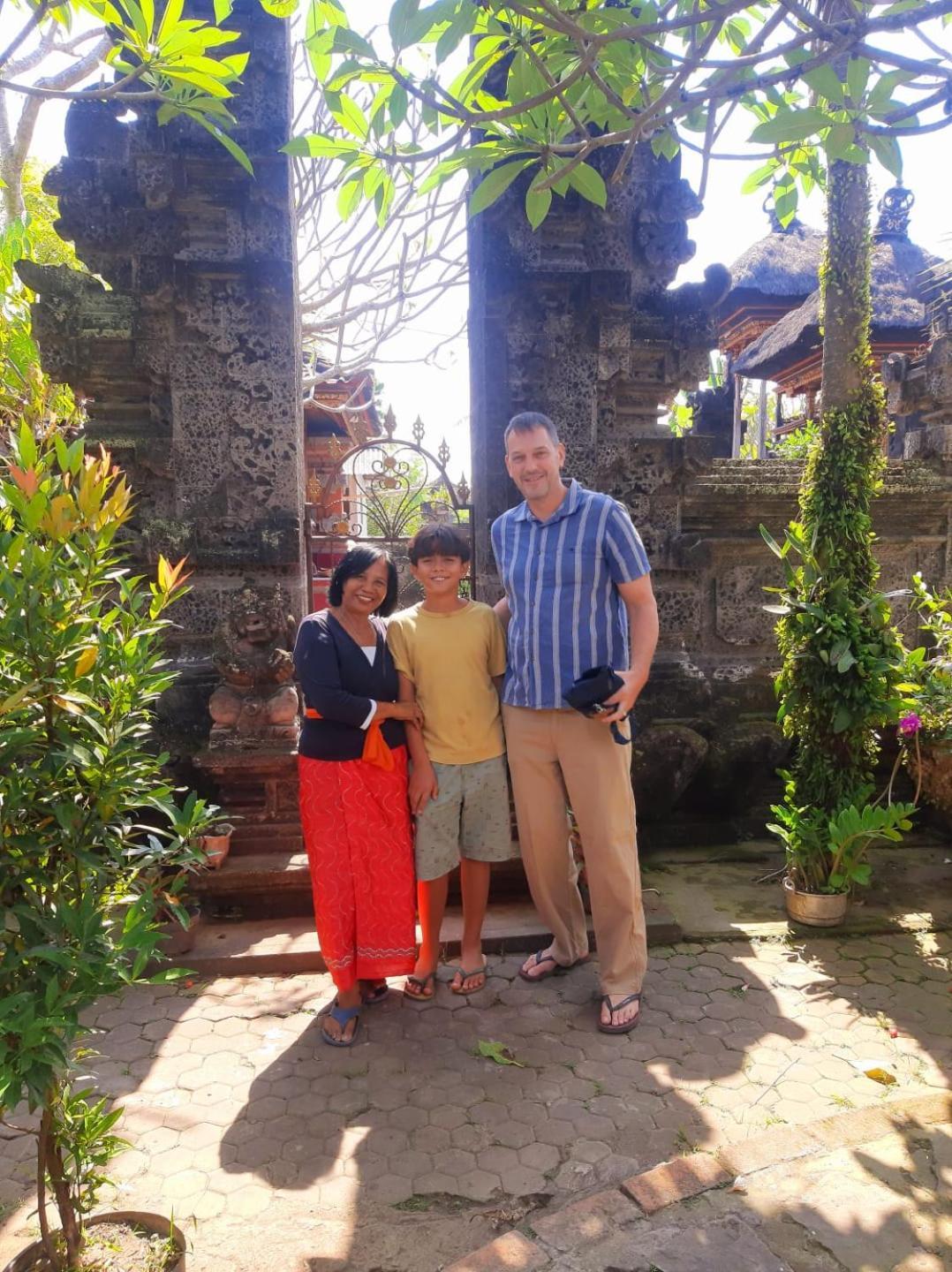 Serongga Guest House Lebih ภายนอก รูปภาพ