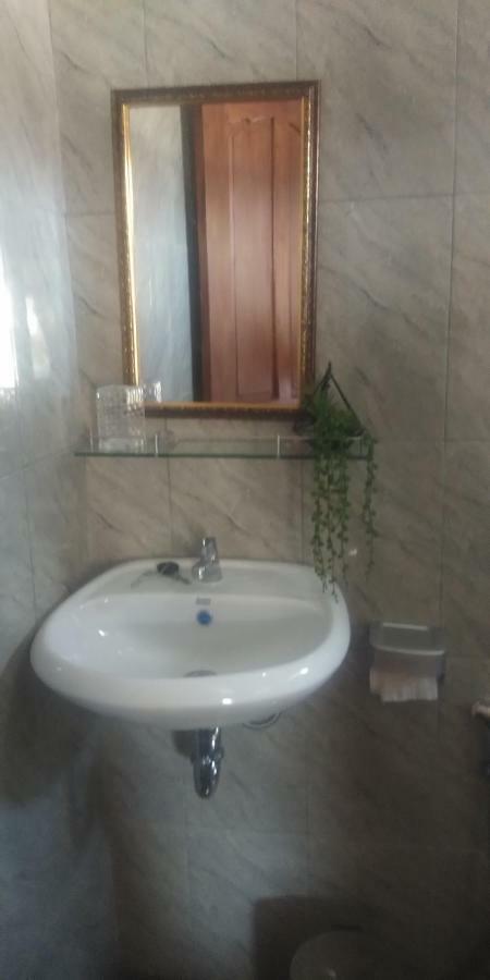 Serongga Guest House Lebih ภายนอก รูปภาพ